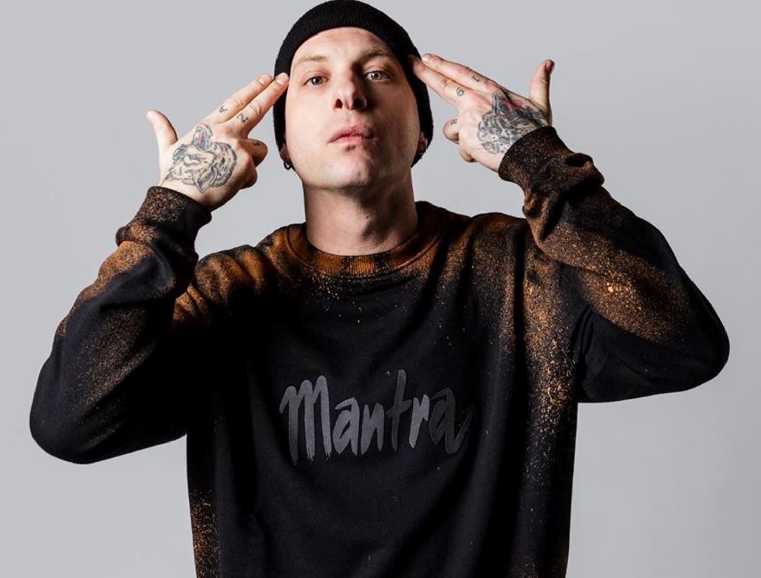 Clementino sotto inchiesta per una canzone: “Non inneggio alla droga”