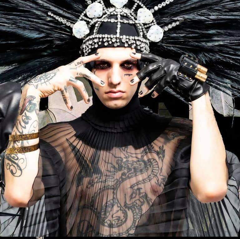 Achille Lauro esalta la sua famiglia: “Ci hanno sputato addosso senza mai ricevere nulla”