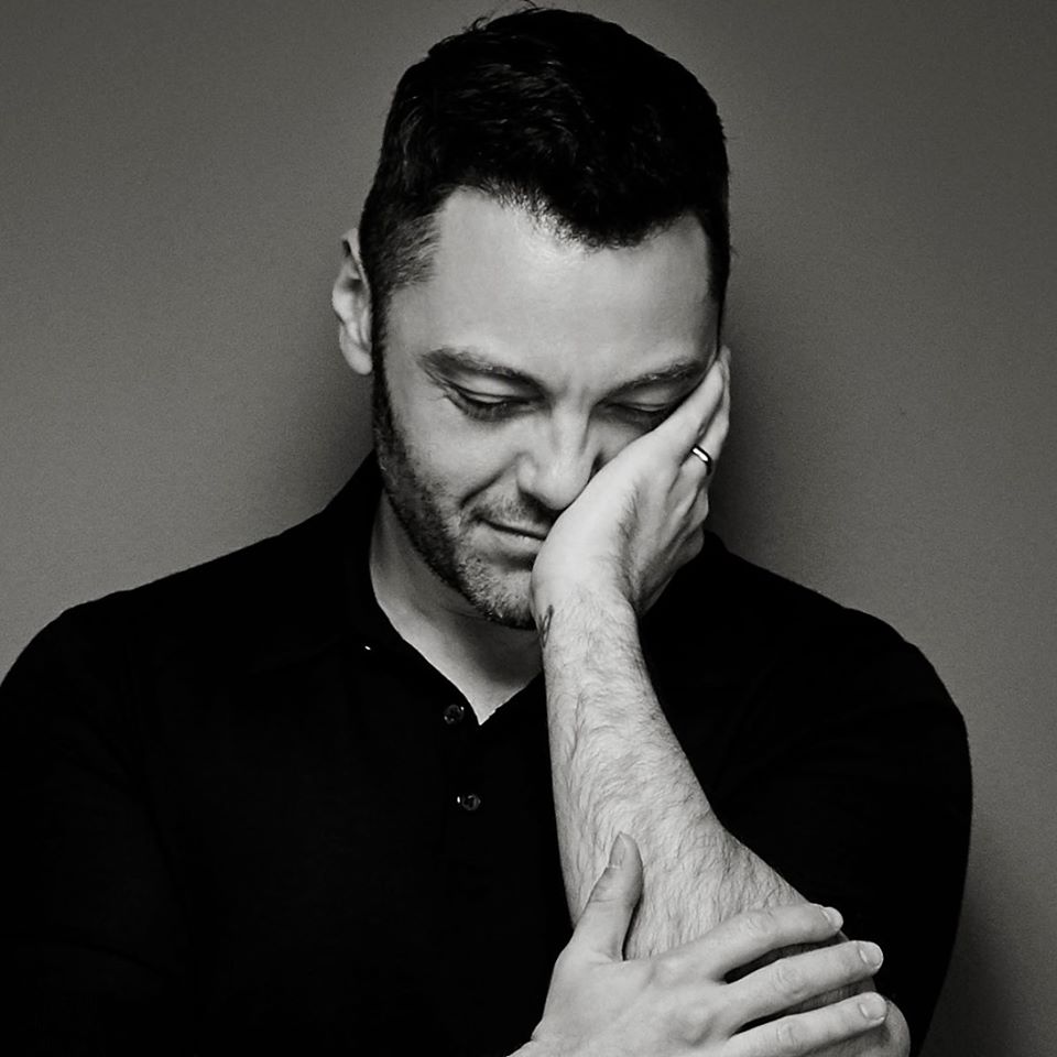 Amici per errore di Tiziano Ferro: testo, significato e video