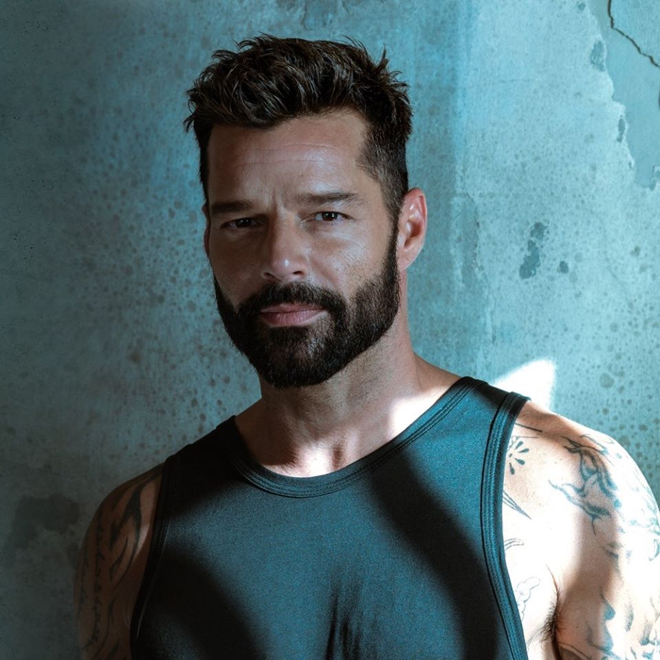 Tiburones di Ricky Martin: testo, traduzione e video