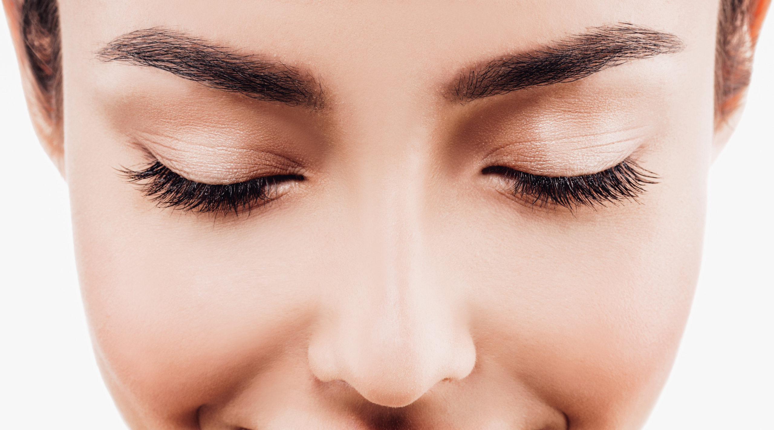 Sappiamo quando e come mettere il mascara sulle ciglia inferiori?