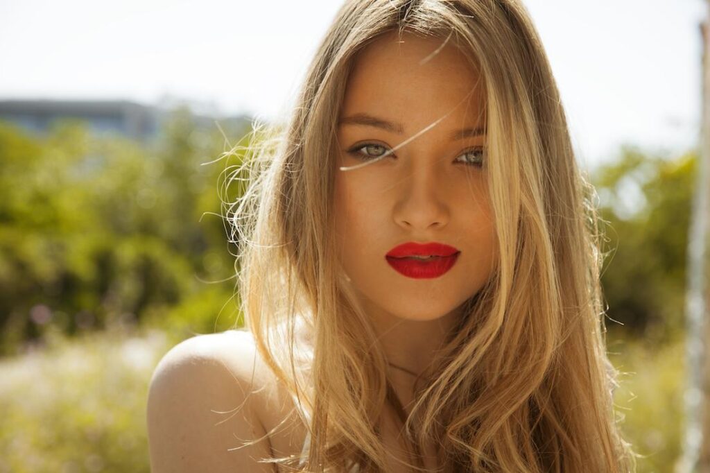 Pelle abbronzata: quale rossetto usare con l’abbronzatura?