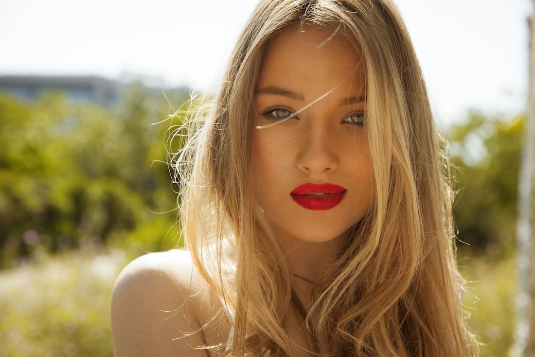 Pelle abbronzata: quale rossetto usare con l’abbronzatura?