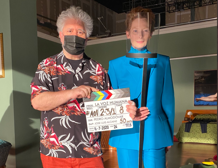 Pedro Almodovar e Tilda Swinton sul set de La voce umana