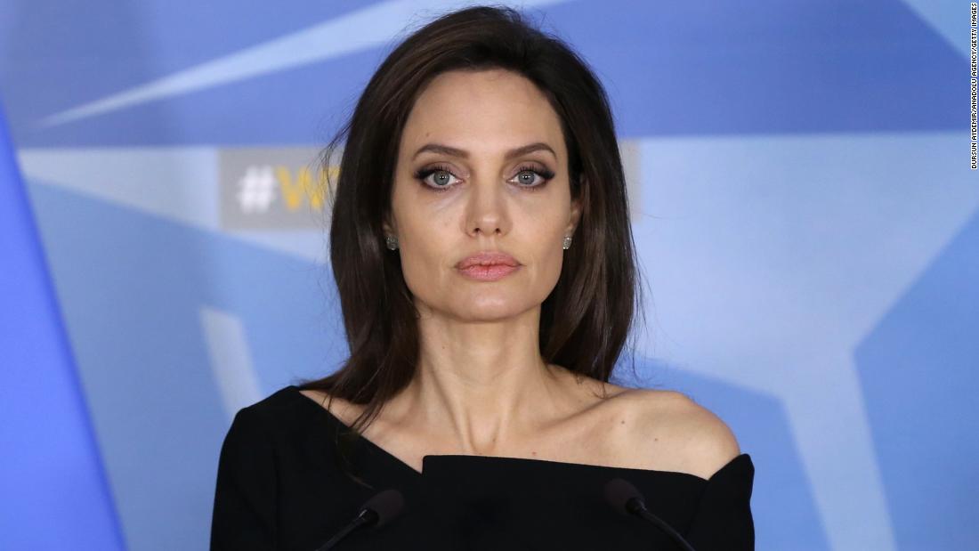 Angelina Jolie sarà regista del biopic Unreasonable Behaviour