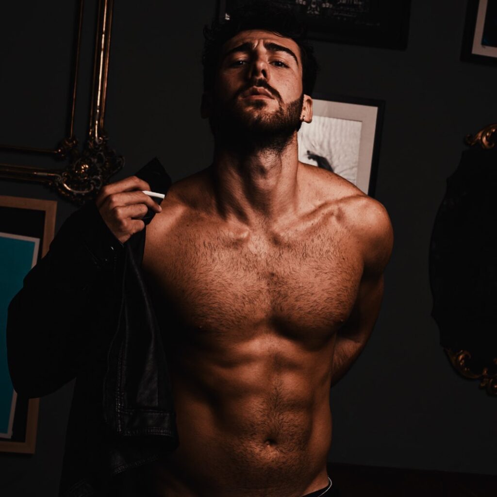 Giuseppe Moscarella sensuale su Instagram: Mister Italia 2020 è in giuria a Top Kids Model Italy 2021