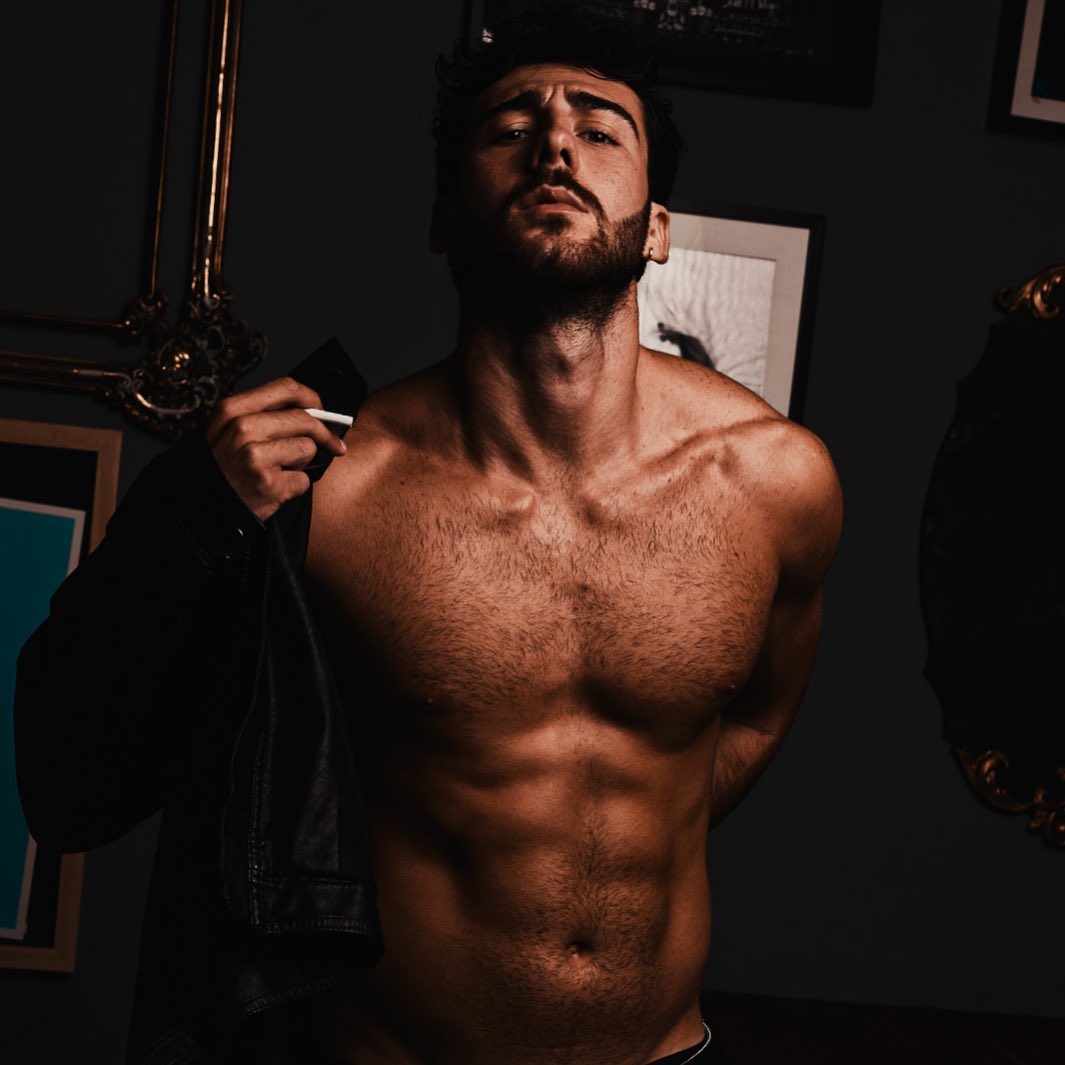 Giuseppe Moscarella sensuale su Instagram: Mister Italia 2020 è in giuria a Top Kids Model Italy 2021