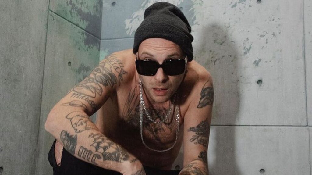 Partenope è il nuovo singolo di Clementino