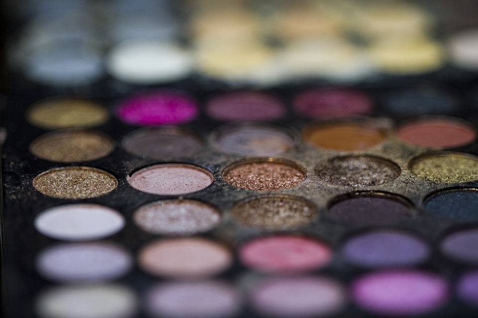 Come realizzare uno smokey eyes viola