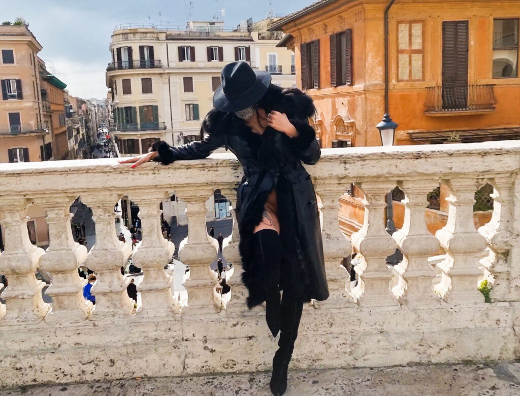 Ilona Staller si è rifiutata di fare una foto ricordo con Amandha Fox? Parla la Venere polacca
