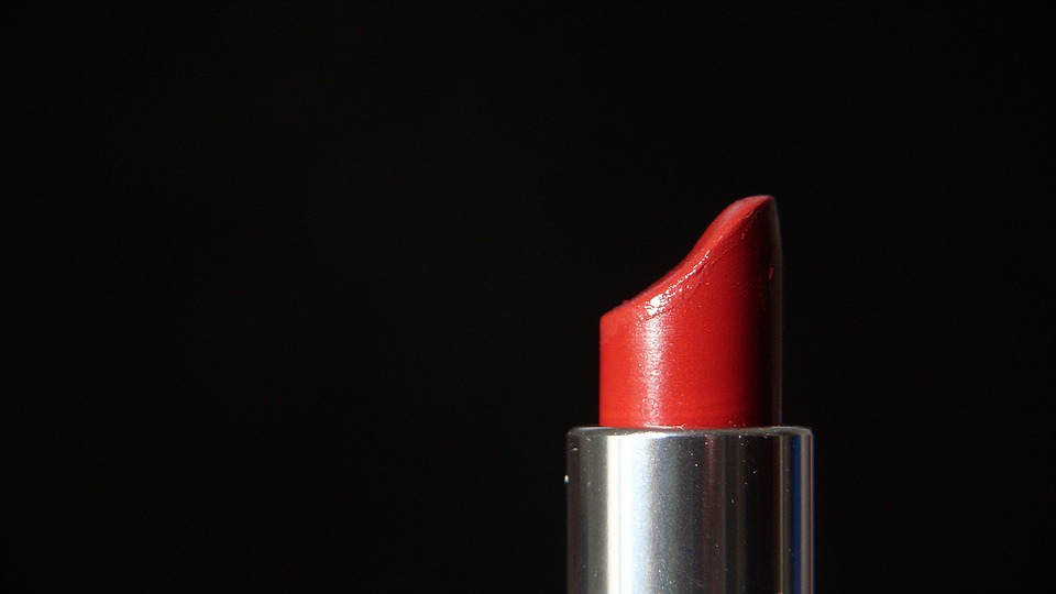 Quanto ne sappiamo del rossetto rosso fragola?