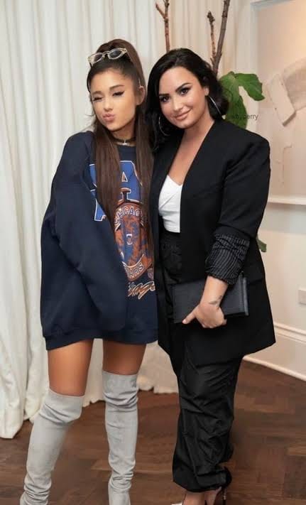 Met him last night di Demi Lovato e Ariana Grande: testo, traduzione e video