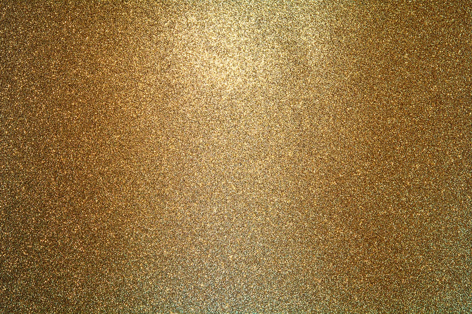 Come brillare con i glitter oro