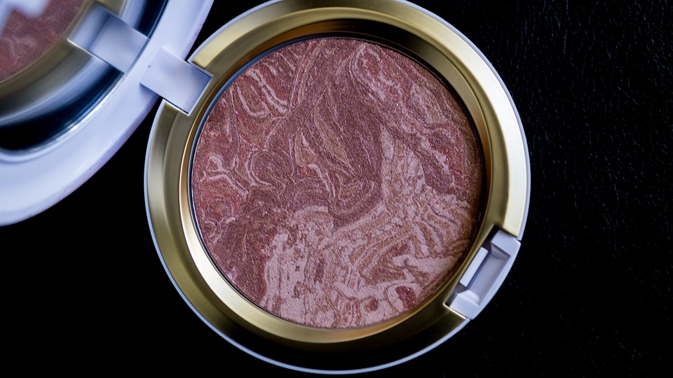 Come creare un blush fai da te compatto, in polvere e in crema