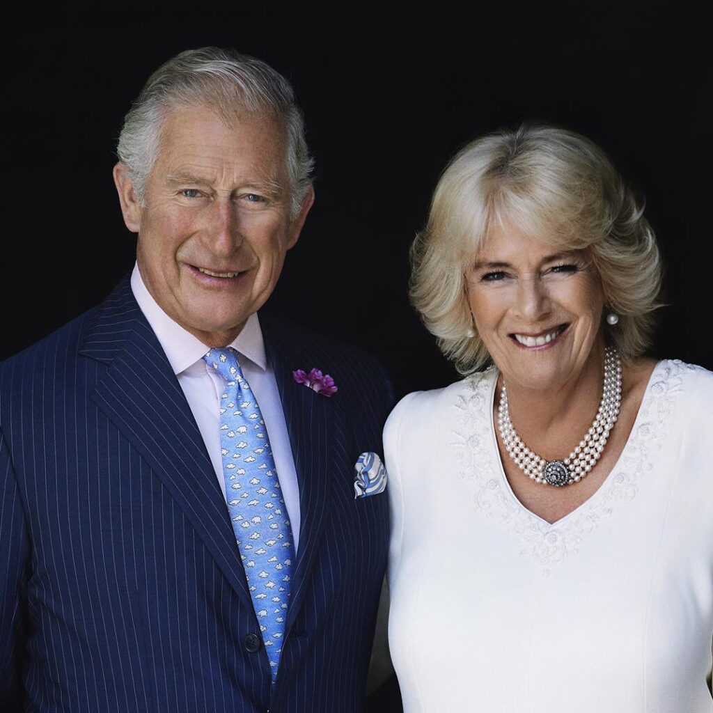 Il principe Harry attacca la Regina Camilla: “Perfida e pericolosa, è stata determinante nella fine del matrimonio di mio padre e mia madre”