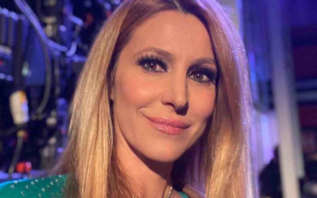 “É un segreto”: Adriana Volpe si lascia andare | Beccata con lui [VIDEO]