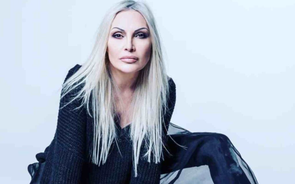 “É stata inseguita”: attimi di panico attorno ad Anna Oxa | É successo di notte
