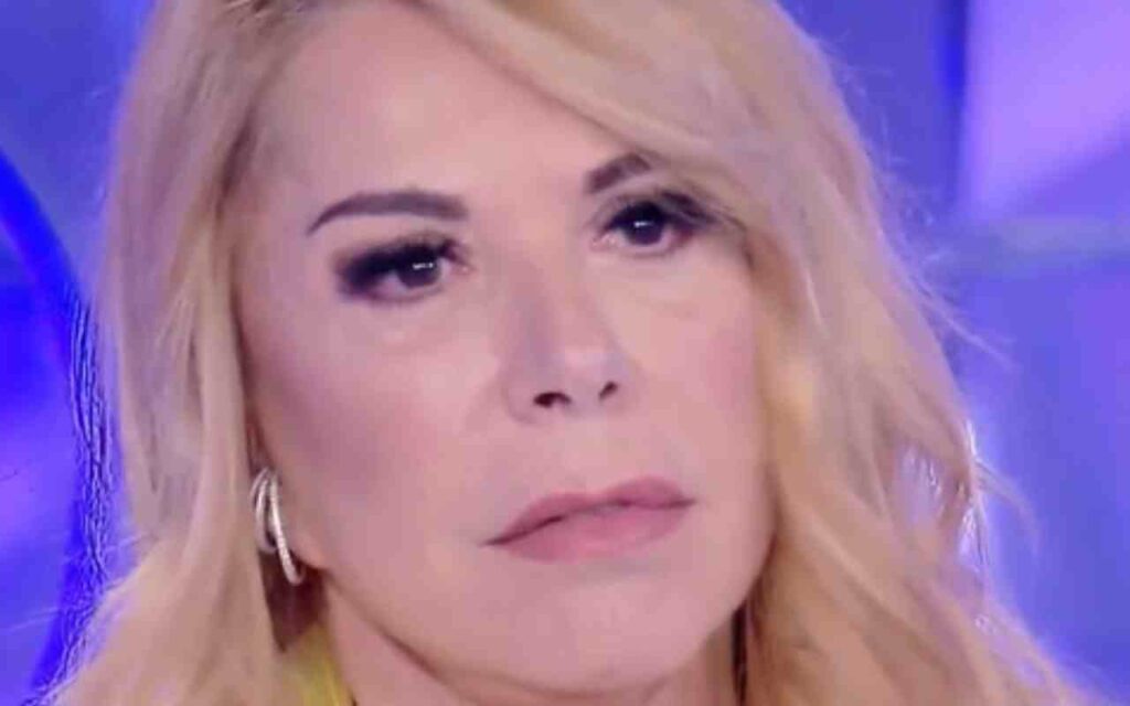 Anna Pettinelli mostra i nuovi tatuaggi: “Lo ha fatto davvero” | Cosa si è impressa