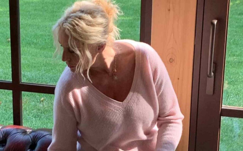 “Stroncato dalla malattia a 15 anni”: Antonella Clerici disperata | Fiumi di lacrime
