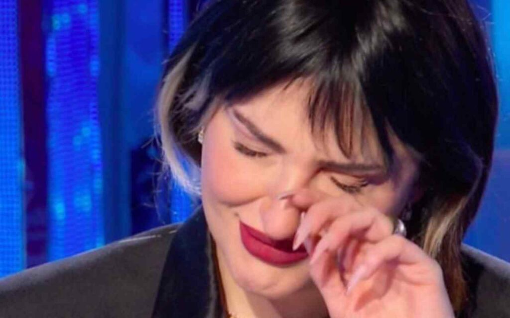 Paura per Arisa, il suo videomessaggio fa tremare | Da brividi