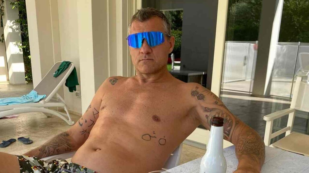 Bobo Vieri sbotta: “Vergognatevi” | Insulti pesantissimi