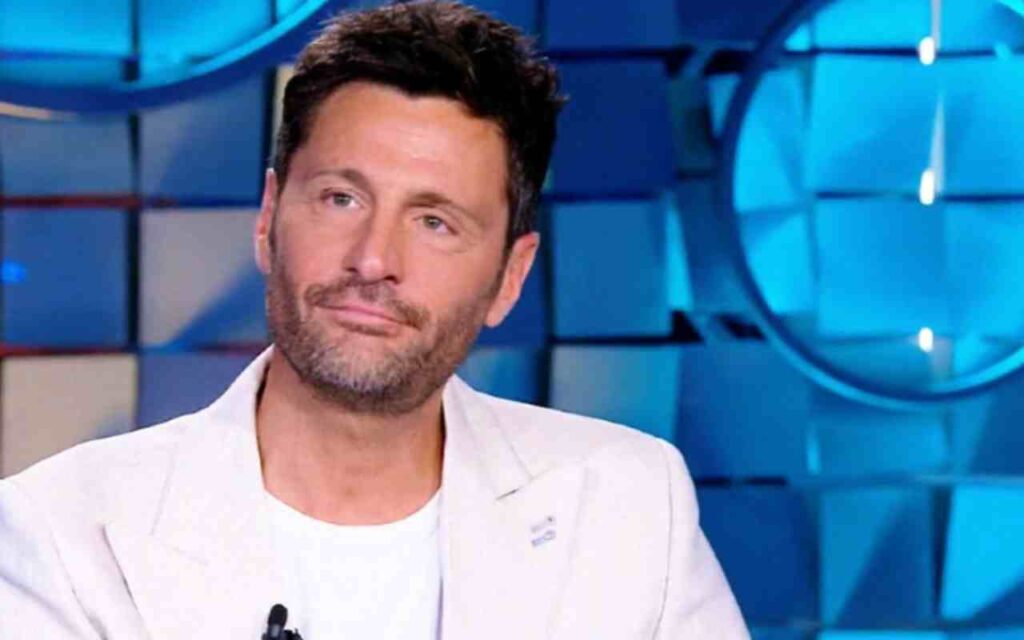 “Gli è stata tagliata una gamba”: Filippo Bisciglia in lacrime | Tragedia in famiglia
