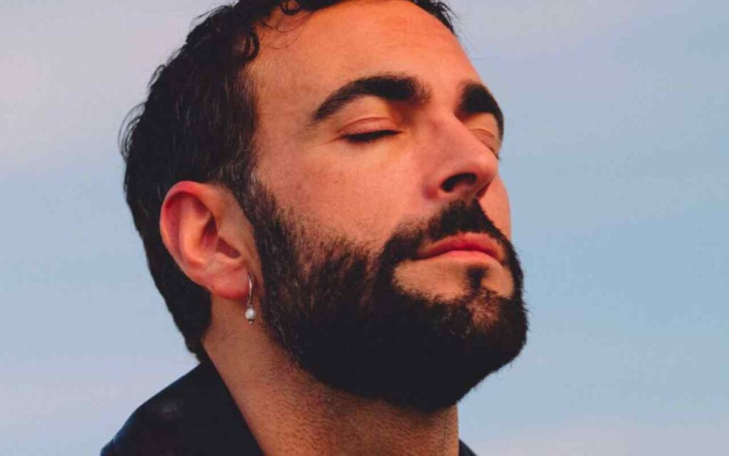 Marco Mengoni senza parole: “Sorpresa bruciata” | Fan in delirio