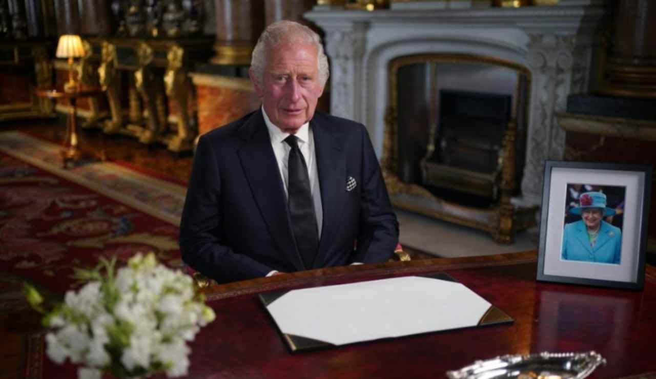 Re Carlo III, spunta una lettera segreta: cos’ha scritto a Meghan fa venire i brividi