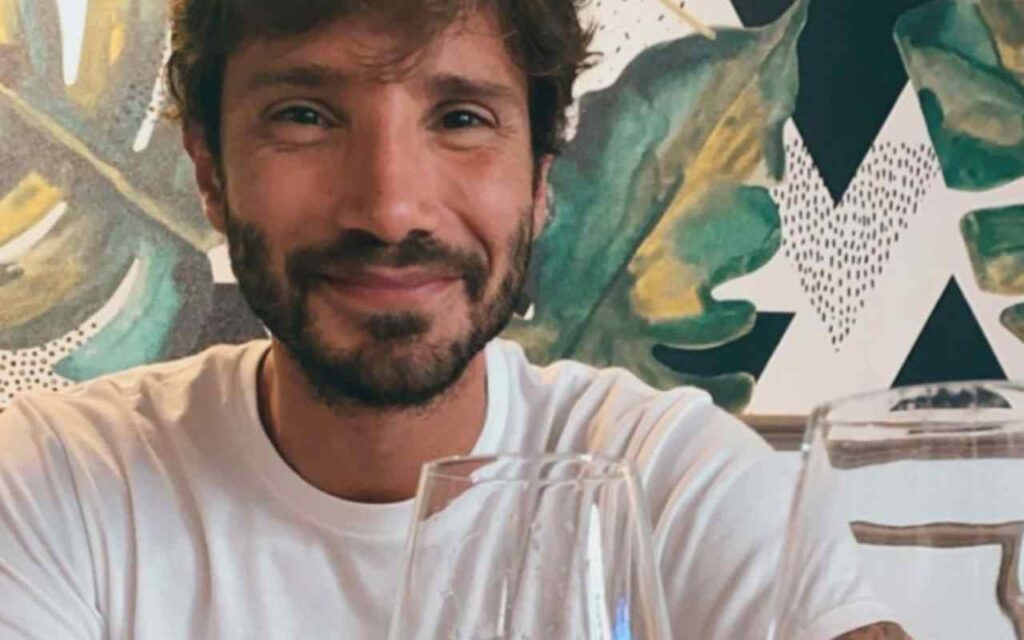 Stefano De Martino al settimo cielo: “La famiglia si allarga”, l’annuncio è ufficiale