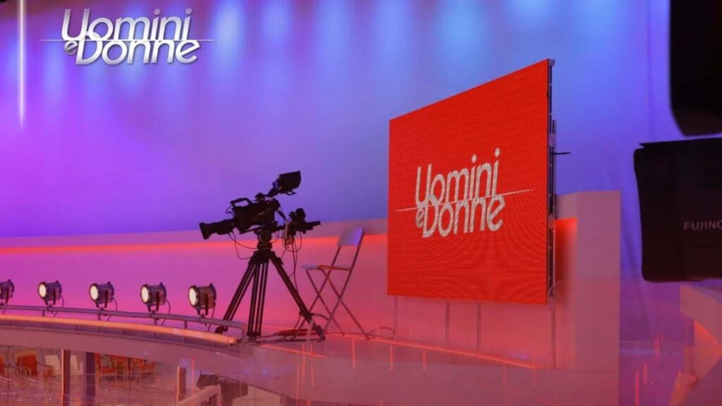 Uomini e Donne, ex corteggiatrice vuota il sacco: “Insieme? Solo 8 ore” [VIDEO]