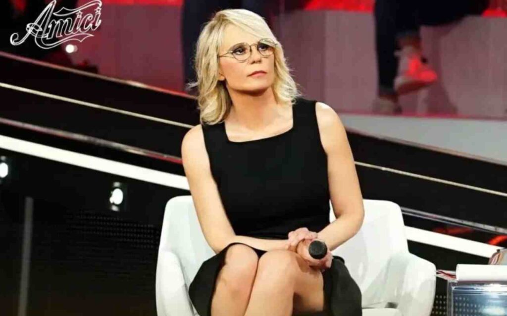 Amici, la prof sbaglia tutto: “Pronta la sostituzione in cattedra”