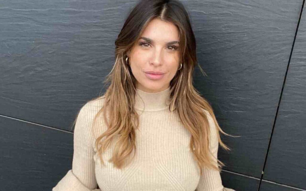 “Tutto sottosopra”: Elisabetta Canalis pubblica tutto, la casa è a soqquadro