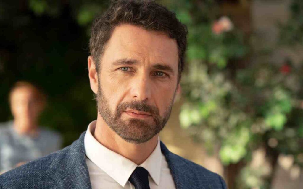 Raoul Bova, pronto a mostrarsi con la moglie: dove li vedremo