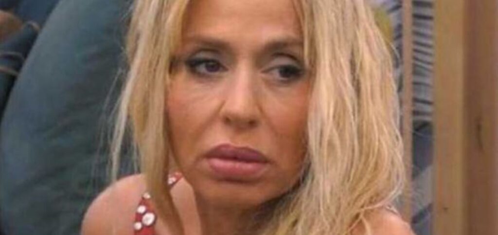 “Tanto dolore e danno psicologico”, il durissimo sfogo shock di Valeria Marini