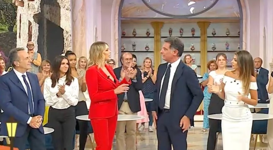 Anna Falchi gela Tiberio Timperi a I Fatti Vostri: “Parti subito male”