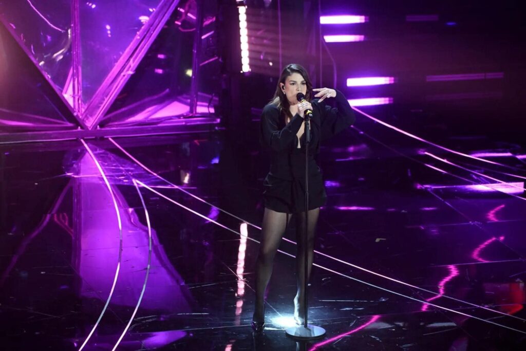 Apnea di Emma Marrone a Sanremo 2024: testo e video ufficiale