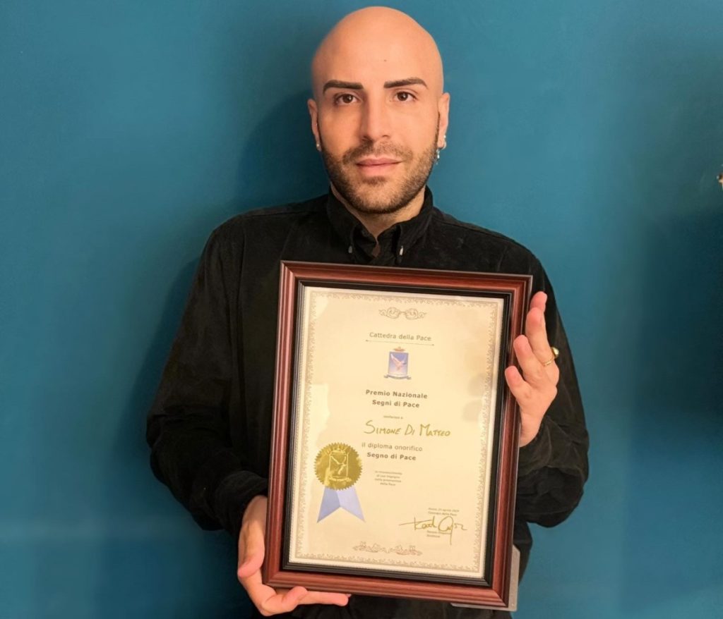 Simone Di Matteo riceve il Premio Segni di Pace: un tributo alla voce della giustizia e dell’eloquenza